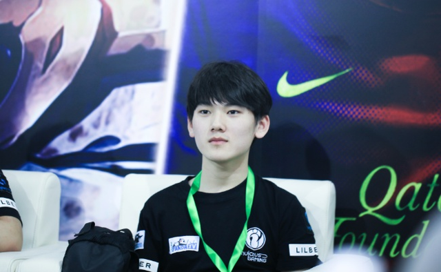 Xiaohu卢锡安圣枪巅峰输出 Light三杀收割战场 WBG3-2TES