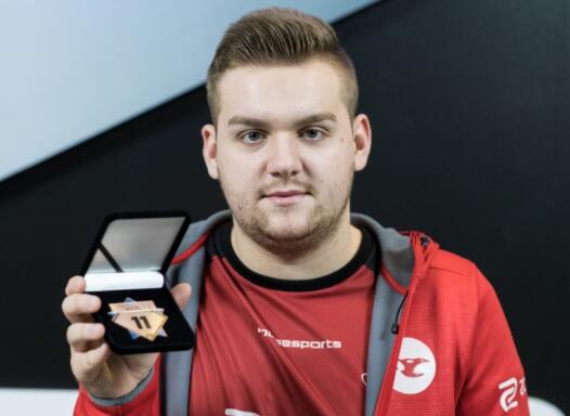 开玩笑的！ Shanks 对拳击冠军Jezeri的正义一击得分， Anyone's Legend 击败 Team WE 3-1